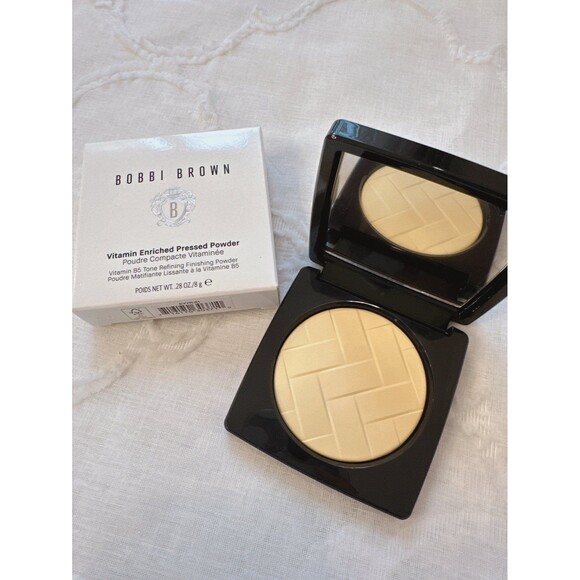 NWB Bobbi Brown Vitamin Enriched Pressed Powder YELLOW 8g - Picture 3 of 5